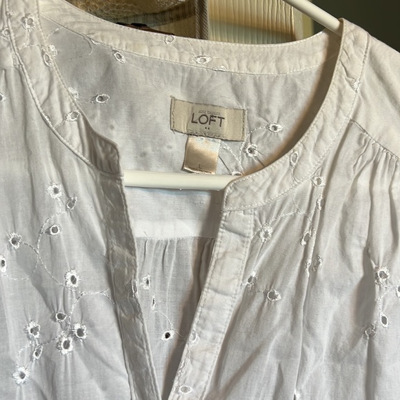 Eye-lit white.  No stains perfect condition. Worn teicd - Picture 2 of 3